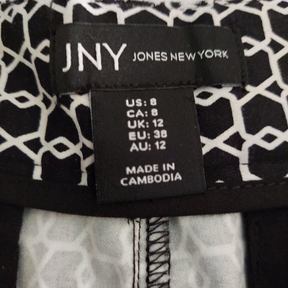 Shorts - Picture 3 of 4